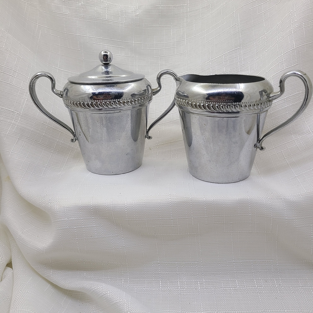 Elegant Silver Creamer and Sugar Set
